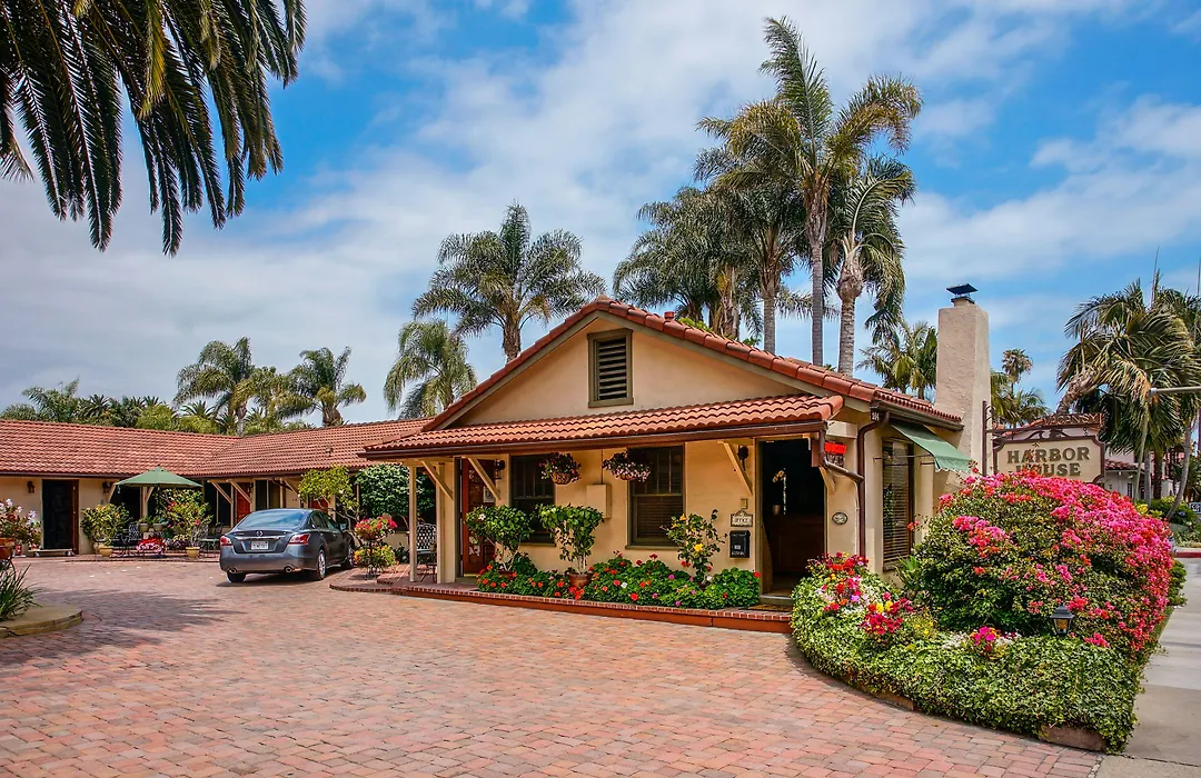 Harbor House Inn-1
